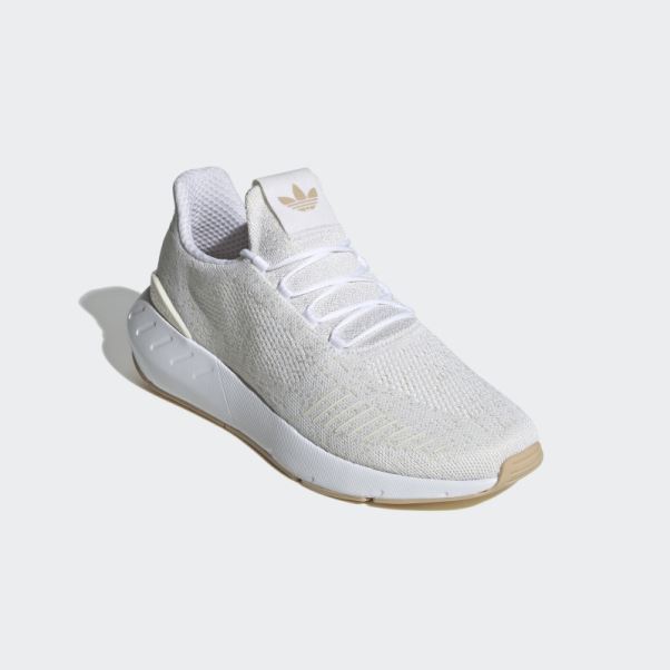 Chaussures Adidas Swift Run 22 Beiges