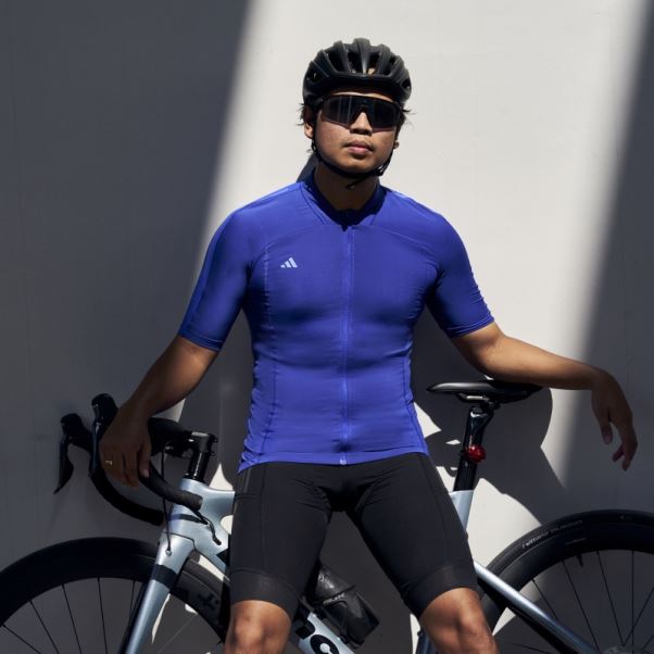 Le Maillot Cycliste Bleu Adidas