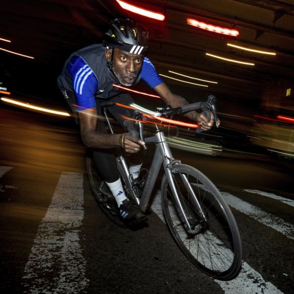 Le Maillot Cycliste Bleu Adidas