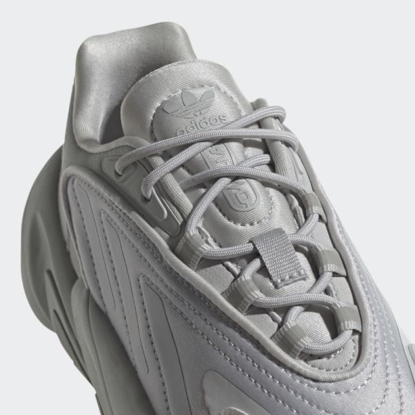 Chaussures Adidas Ozelia Grises