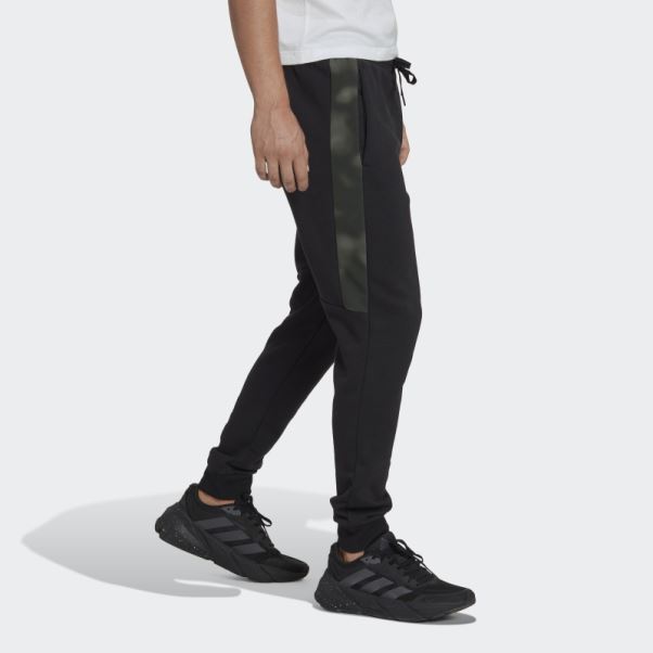 Adidas Pantalon Noir En Molleton Imprimé Camouflage Essentials