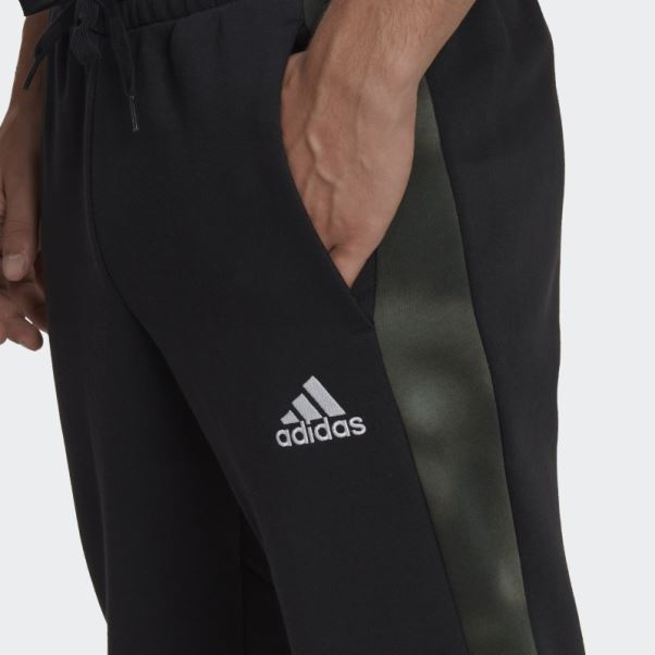 Adidas Pantalon Noir En Molleton Imprimé Camouflage Essentials