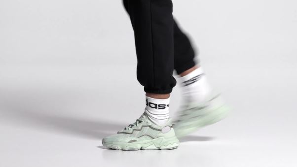 Chaussures Adidas Ozweego Vertes