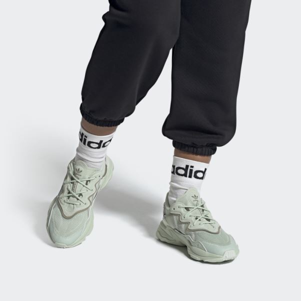 Chaussures Adidas Ozweego Vertes