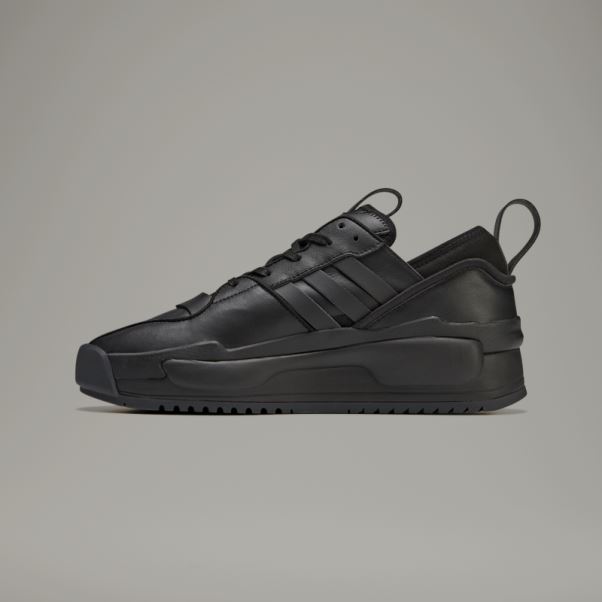 Rivalité Adidas Y-3 élégante