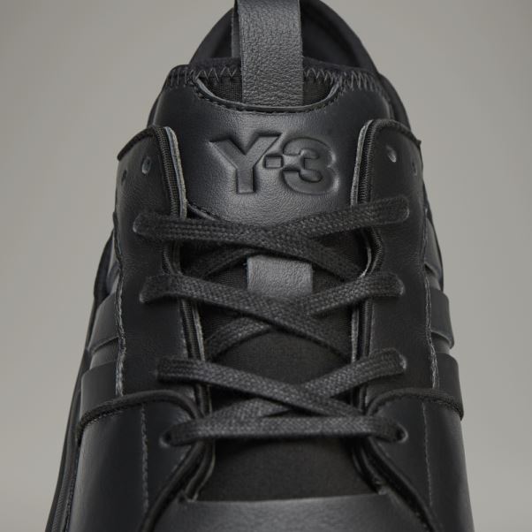 Rivalité Adidas Y-3 élégante