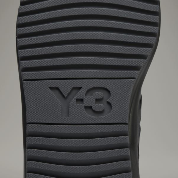 Rivalité Adidas Y-3 élégante