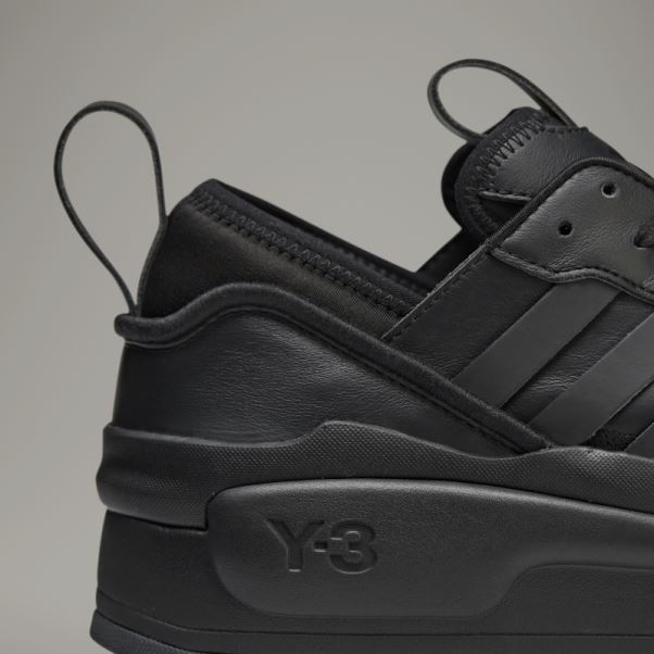 Rivalité Adidas Y-3 élégante