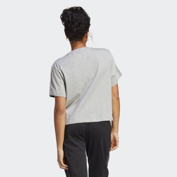 Adidas Crop Top En Jersey Simple à 3 Bandes Essentials Gris Moyen