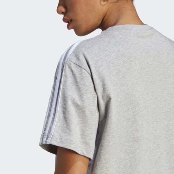 Adidas Crop Top En Jersey Simple à 3 Bandes Essentials Gris Moyen