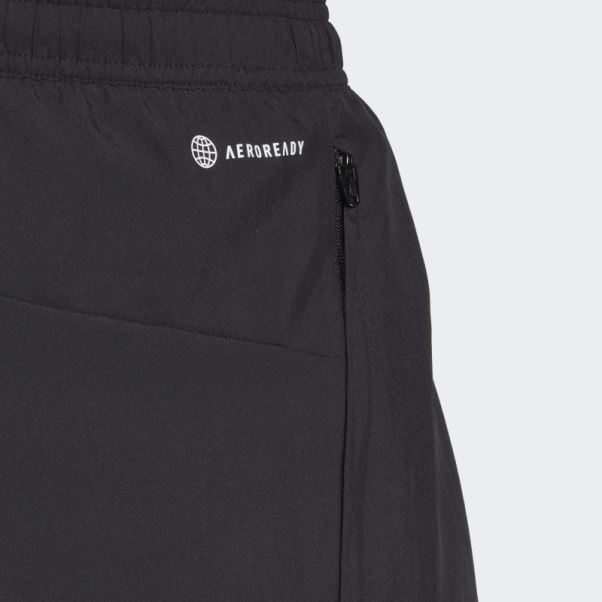 Short Adidas Conçu Pour Déplacer Le Logo Noir