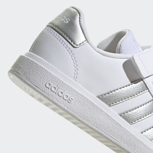 Chaussures Blanches à Lacets élastiques Et à Bride Supérieure Adidas Grand Court