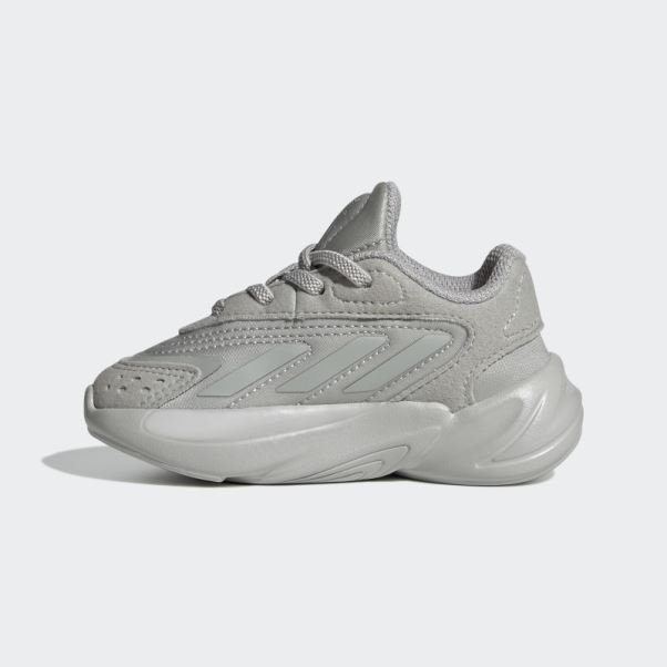 Chaussures Adidas Ozelia Grises