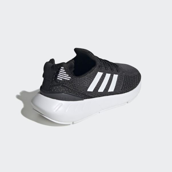 Chaussures Adidas Swift Run 22 Noires élégantes