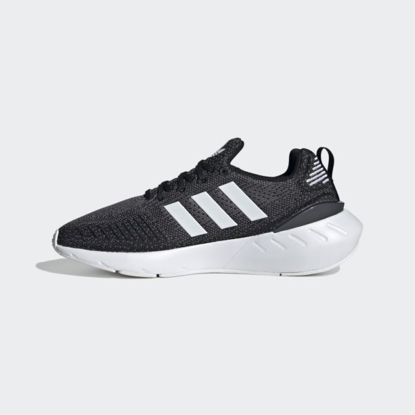 Chaussures Adidas Swift Run 22 Noires élégantes
