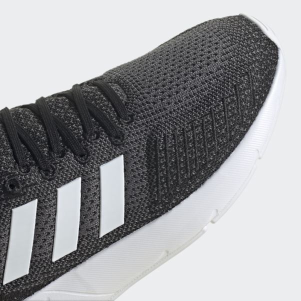Chaussures Adidas Swift Run 22 Noires élégantes