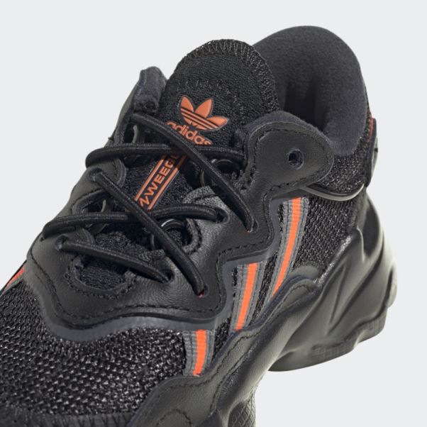 Chaussures Adidas Ozweego Grises