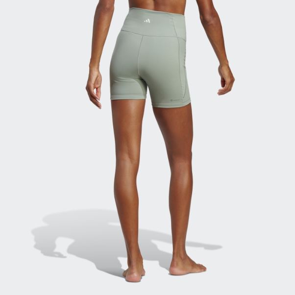 Leggings Courts Cinq Pouces Studio De Yoga Vert Argent Adidas