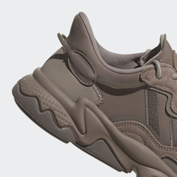 Chaussures Ozweego Adidas Marron Crayeux