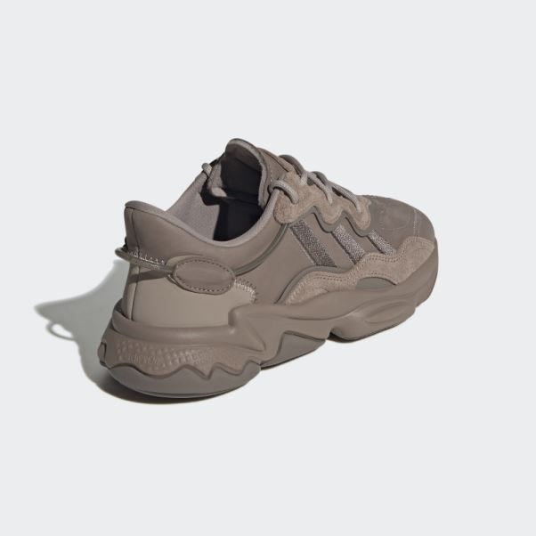 Chaussures Ozweego Adidas Marron Crayeux