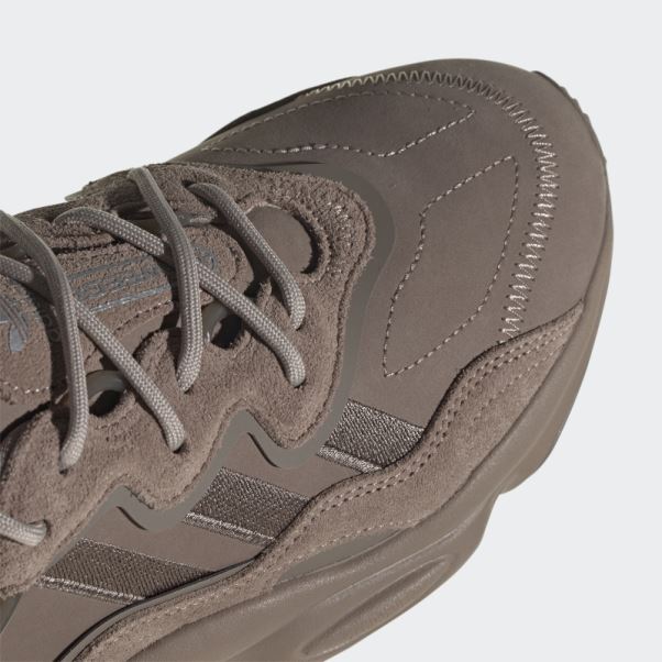 Chaussures Ozweego Adidas Marron Crayeux