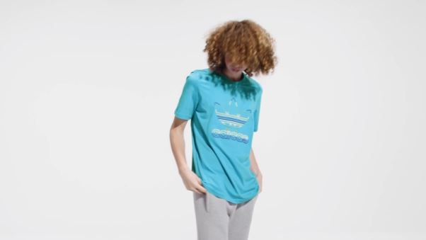T-shirt Adidas Trèfle Application Sky Rush