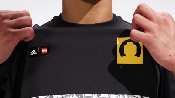 T-shirt Graphique Adidas X Lego Football En Carbone