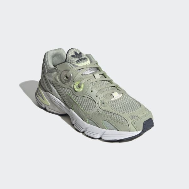 Astir Chaussures Vert Adidas