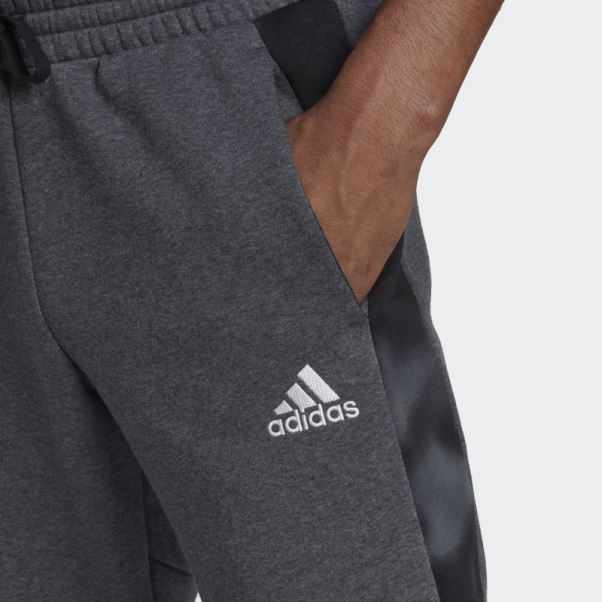 Pantalon En Polaire Imprimé Camouflage Adidas Essentials Gris Foncé Chiné