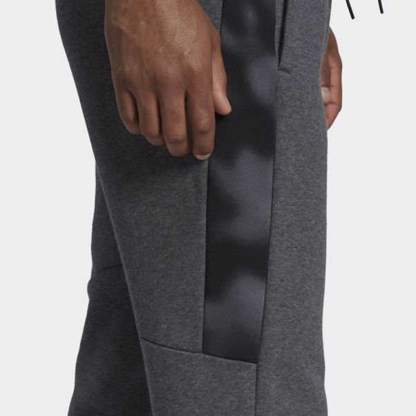 Pantalon En Polaire Imprimé Camouflage Adidas Essentials Gris Foncé Chiné