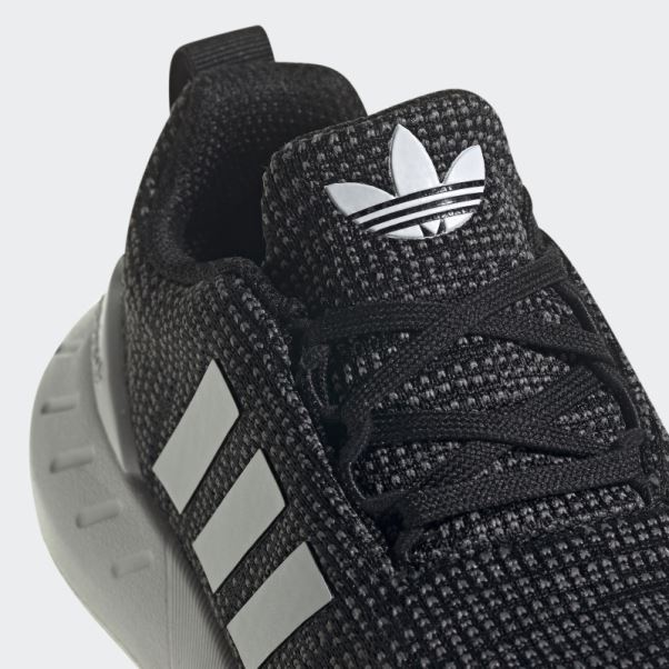 Chaussures Adidas Swift Run 22 Grises