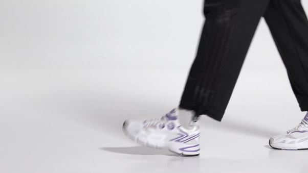 Chaussures Adidas Astir Violet Tech