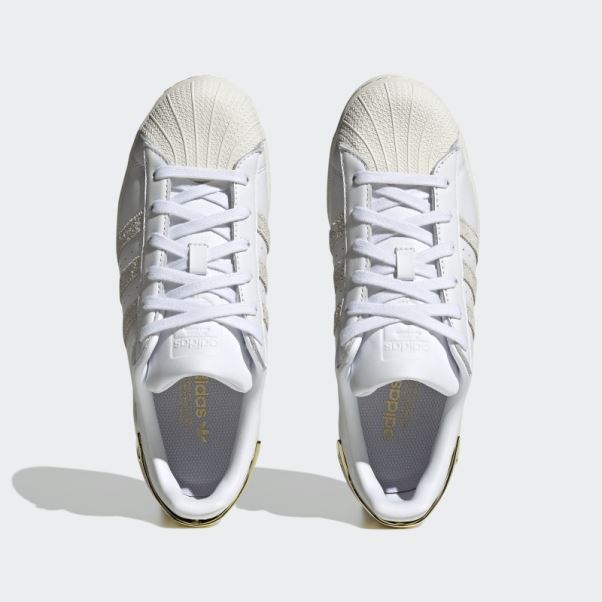Chaussures Adidas Superstar Blanches élégantes
