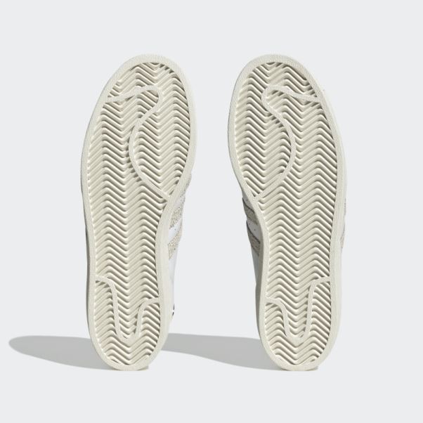 Chaussures Adidas Superstar Blanches élégantes