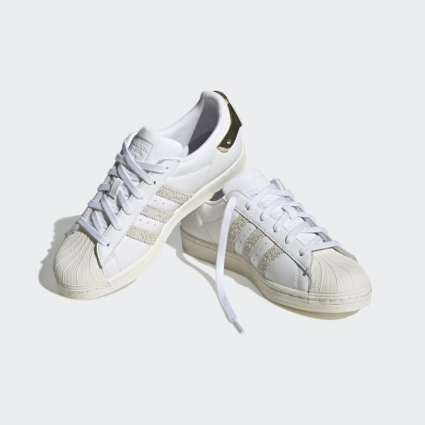 Chaussures Adidas Superstar Blanches élégantes