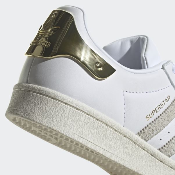 Chaussures Adidas Superstar Blanches élégantes