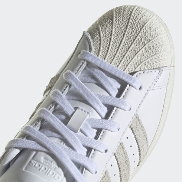 Chaussures Adidas Superstar Blanches élégantes
