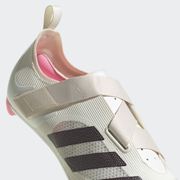 La Chaussure De Cyclisme En Salle Blanche Adidas