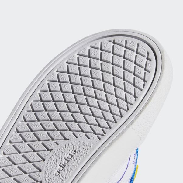 Chaussures Adidas X Disney Mickey Mouse Vulc Raid3r Blanc