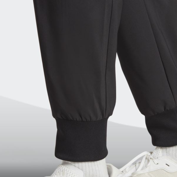 Pantalon Cargo Adidas Essentials Noir à Petit Logo Tissé à La Cheville