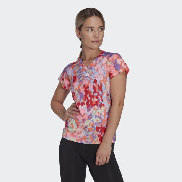 Corail Aeroready Train Essentials T-shirt Imprimé Fleuri à Col En V Et Logo Minimaliste Adidas