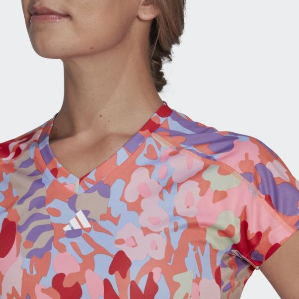 Corail Aeroready Train Essentials T-shirt Imprimé Fleuri à Col En V Et Logo Minimaliste Adidas