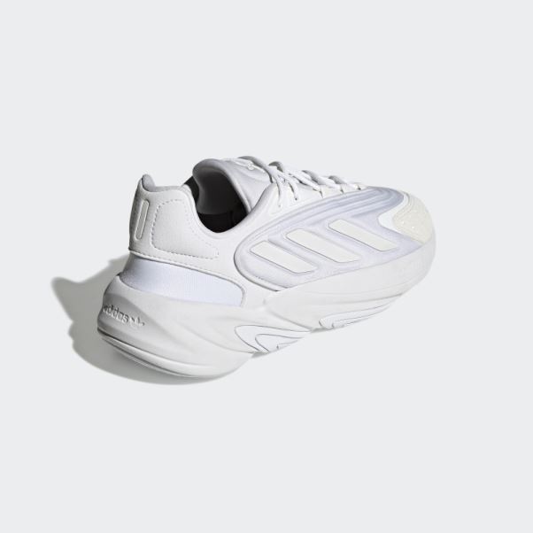 Chaussures Adidas Ozelia Blanches élégantes