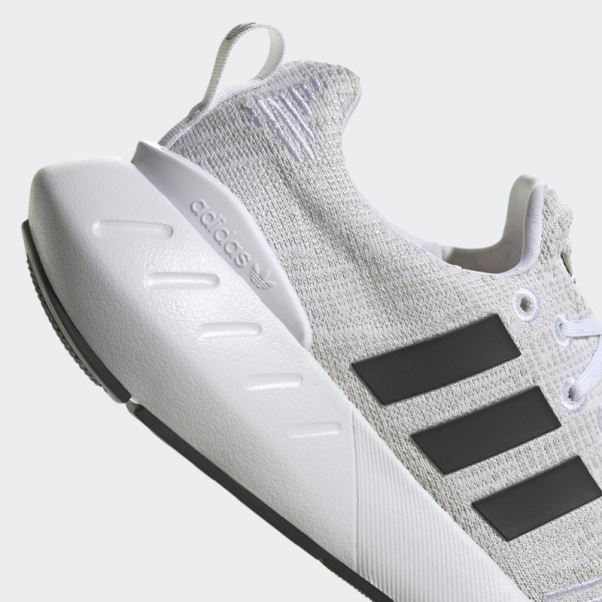 Chaussures Adidas Swift Run 22 Grises