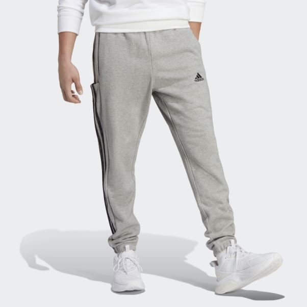 Pantalon Adidas Gris Moyen Essentials En Molleton Resserré Aux Poignets élastiques à 3 Bandes