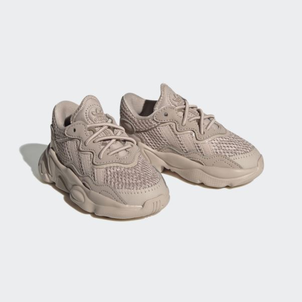 Chaussures Adidas Ozweego Taupe