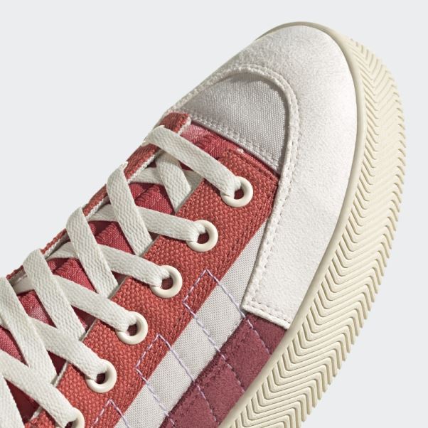 Chaussures Adidas Nizza Parley Blanches élégantes