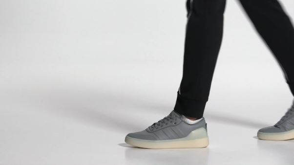 Chaussures Adidas Court Revival Grises