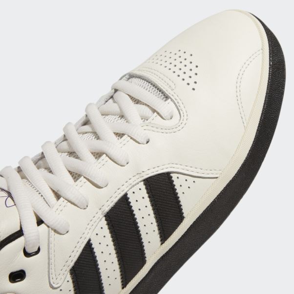 Chaussures Adidas Tyshawn Blanches