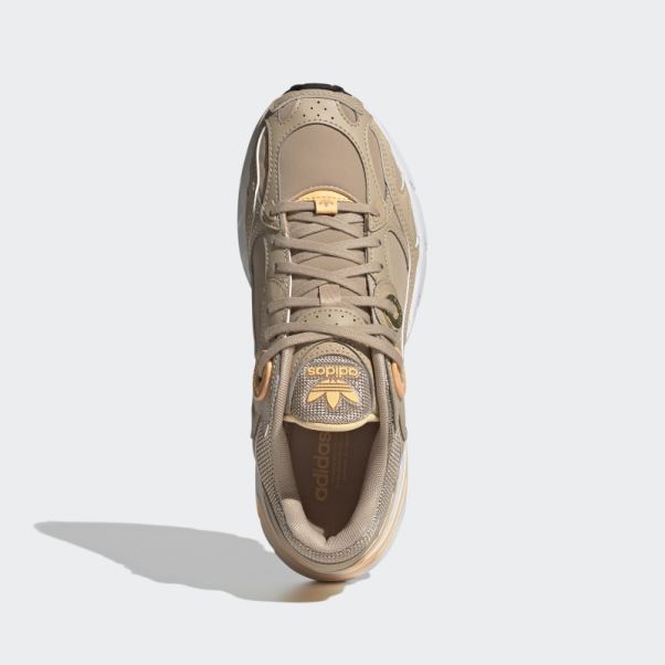 Chaussures Adidas Astir Beiges